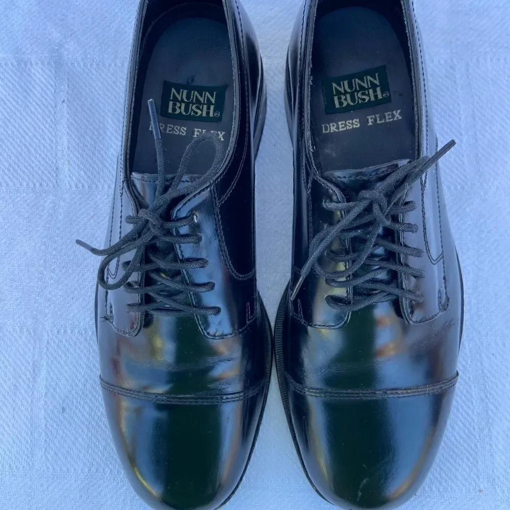 Nunn Bush Size 8.5M Black Leather Cap Toe Oxfords. Worn In TV Show.